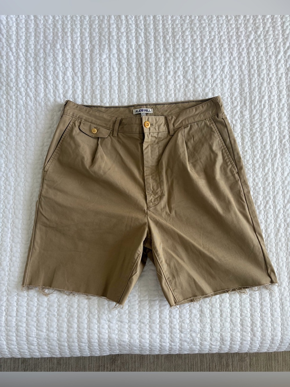 Alex Mill single pleat khaki shorts men’s 32–7 inch